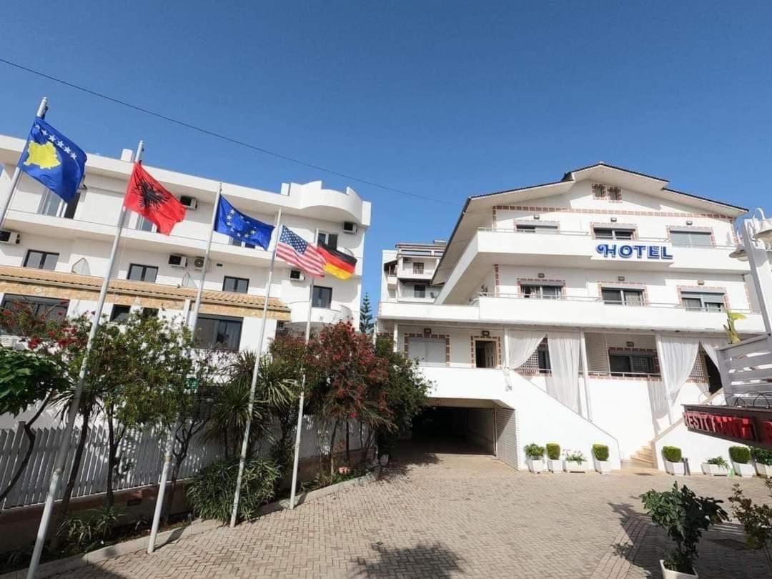 La Luna Hotel Εξαμίλιο Εξωτερικό φωτογραφία