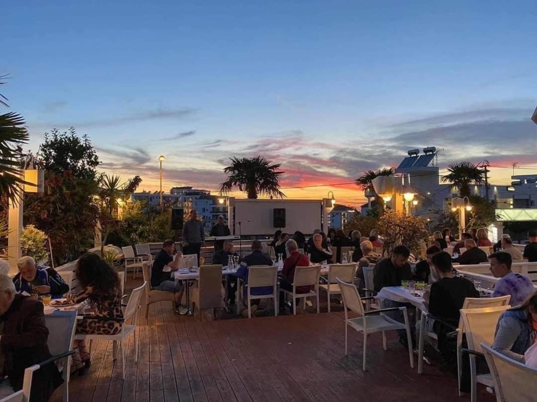 La Luna Hotel Εξαμίλιο Εξωτερικό φωτογραφία