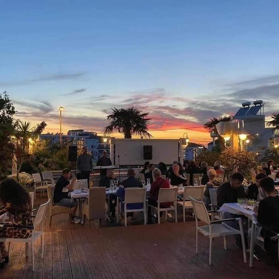 La Luna Hotel Εξαμίλιο Εξωτερικό φωτογραφία