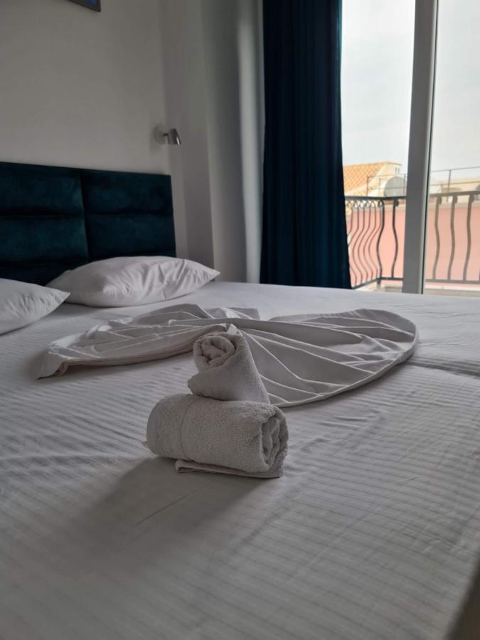 La Luna Hotel Εξαμίλιο Εξωτερικό φωτογραφία