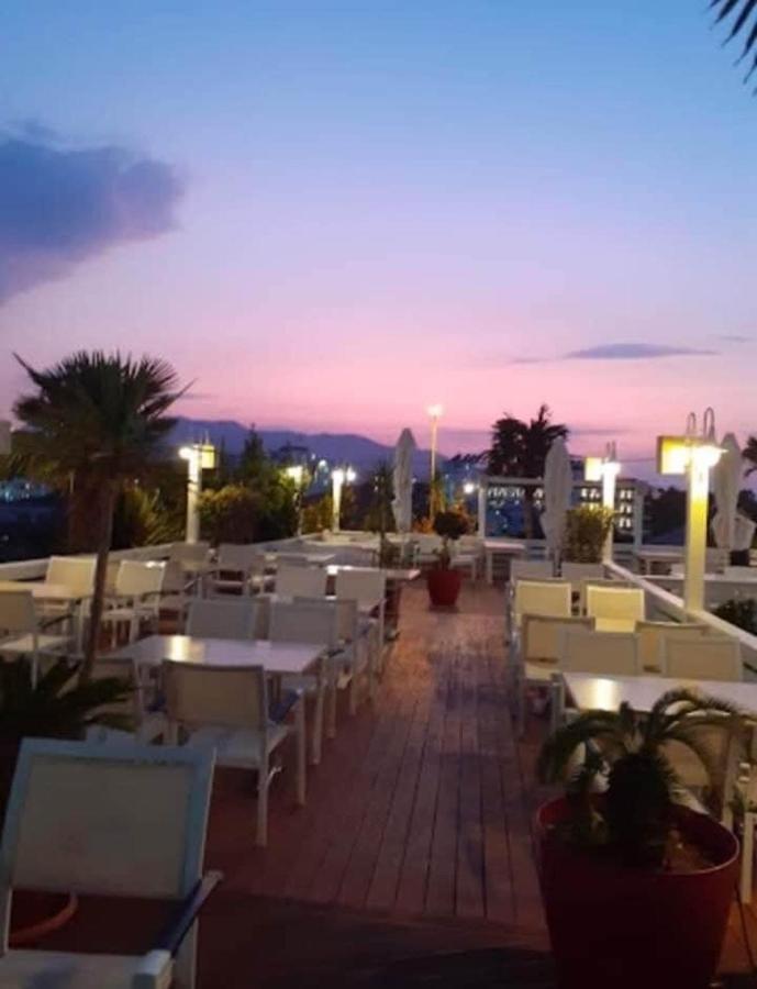 La Luna Hotel Εξαμίλιο Εξωτερικό φωτογραφία